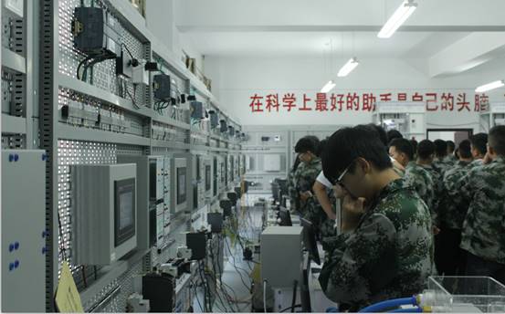 走進(jìn)校園，共筑未來(lái) 新生實(shí)訓(xùn)工廠、實(shí)驗(yàn)室參觀與教育咨詢服務(wù)體驗(yàn)